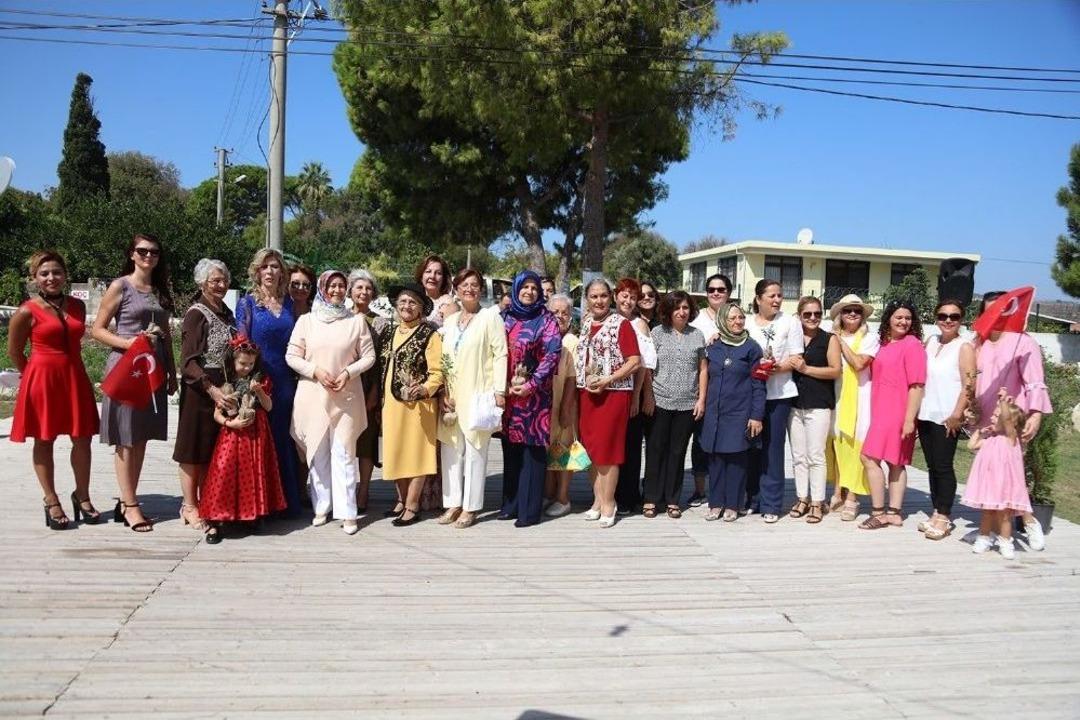 Atat&uuml;rk Mahallesi İkinci Defilesini D&uuml;zenledi