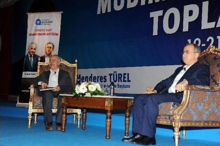 Emekli Başsavcı Petek Muhtarlara Türkiye’deki Demokratik Gelişimi Anlattı