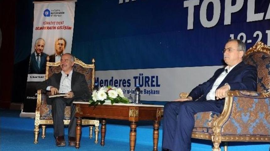 Emekli Başsavcı Petek Muhtarlara T&uuml;rkiye&rsquo;deki Demokratik Gelişimi Anlattı