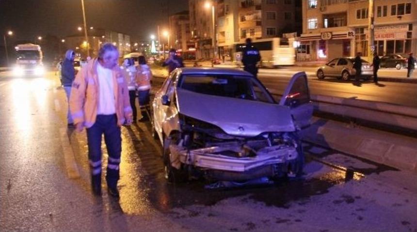 Kaza Yaptılar Otomobili Bırakıp Ka&ccedil;tılar