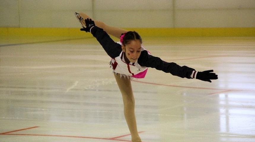 Erzurum&rsquo;da Artistik Buz Pateni Nenehatun Kupası Fig&uuml;r Yarışları Başladı