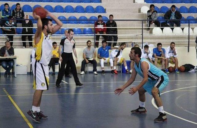 D&uuml; Basketbol Takımı İlk Karşılaşmadan Galibiyetle Ayrıldı 1