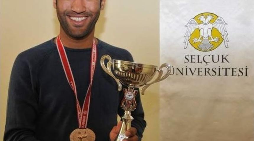 Sel&ccedil;uk, Dağ Bisikleti Yarışmasında Birinci Oldu