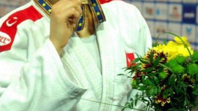 Balıkesirli İrem Avrupa'nın Zirvesinde