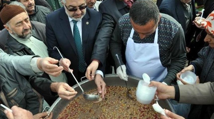 Sivas&rsquo;ta Bin Kişilik Aşure Dağıtıldı