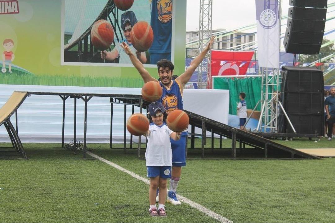 Arnavutk&ouml;y Yaz Spor Okulları &Uuml;nl&uuml; İsimlerin Katıldığı T&ouml;renle Sona Erdi