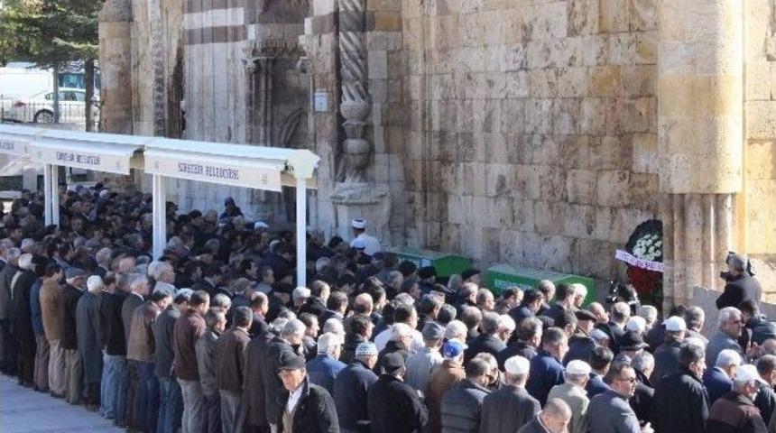 Kırşehir&rsquo;in İlk Gazetesini &Ccedil;ıkartan Ertuğrul Ersan Vefat Etti