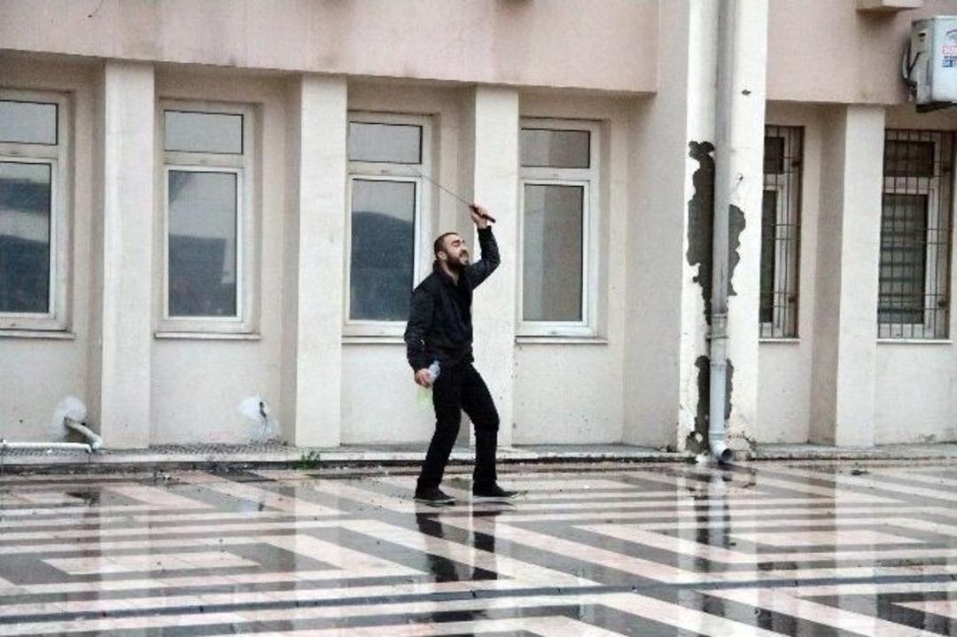 Valilik &Ouml;n&uuml;nde Benzinli Eylem