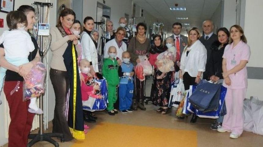 L&ouml;semili &Ccedil;ocuklara Yılbaşı Hediyesi