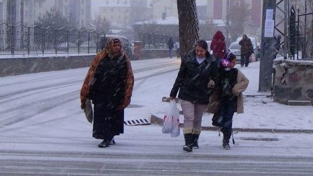 Kars’ta Kar Yağışı Etkili Oluyor 1