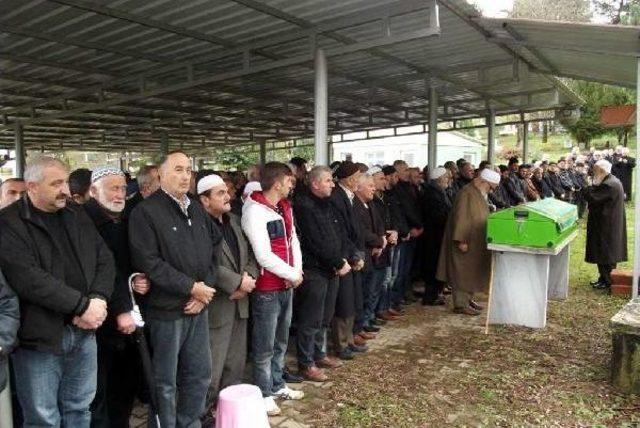 Yengesinin Cenazesinde Kalp Krizi Ge&ccedil;irip &Ouml;ld&uuml; 2