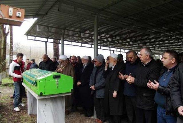 Yengesinin Cenazesinde Kalp Krizi Ge&ccedil;irip &Ouml;ld&uuml; 3