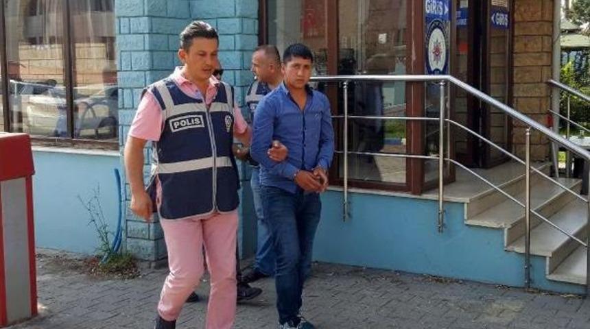 &Uuml;niversiteli 2 Kıza Tacize G&ouml;zaltı