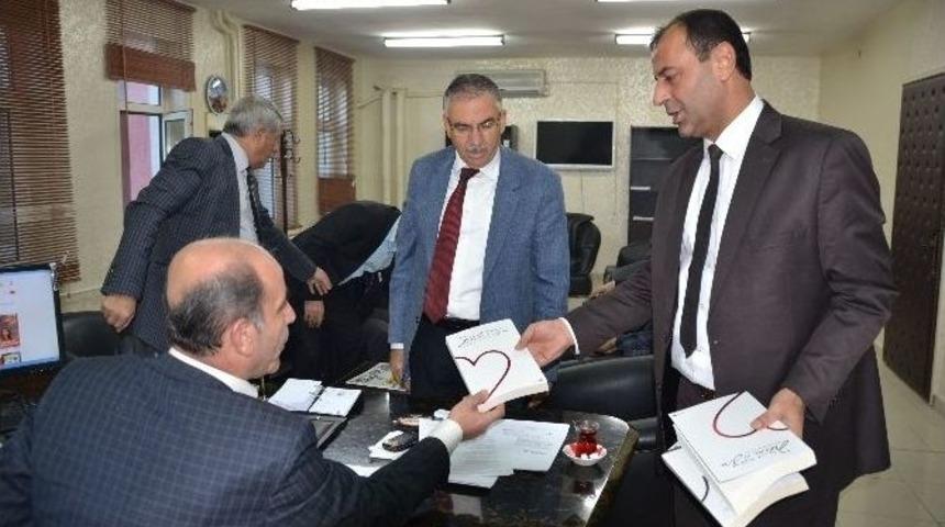 Aslanlı&rsquo;dan İl Genel Meclis &Uuml;yelerine K&uuml;rt&ccedil;e Kitap