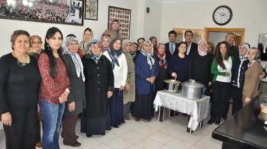 Mhp Kadın Kollarından Aşure G&uuml;n&uuml; Etkinliği