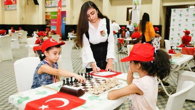 Minik Satranççılar, Aziz Şehitleri Ve Kahraman Gazileri Andılar