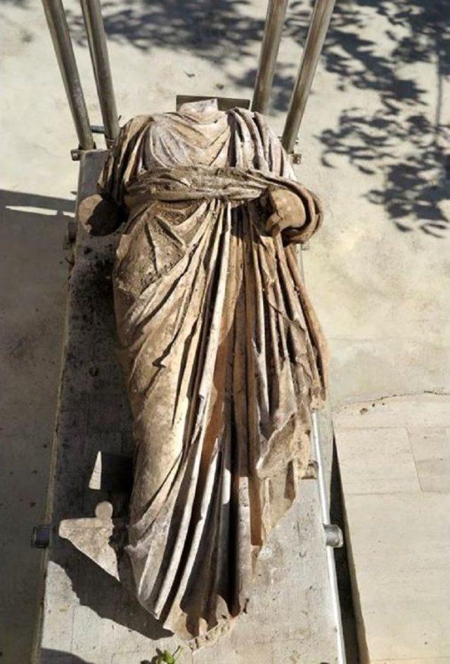 Side Antik Kenti nde 3 Yeni Heykel Bulundu 1