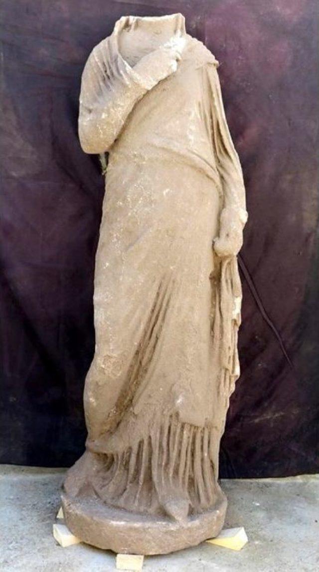 Side Antik Kenti nde 3 Yeni Heykel Bulundu 2