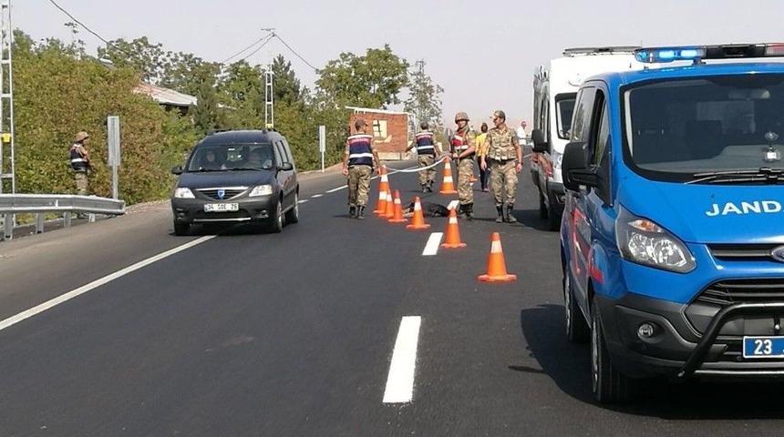 Otomobilin &Ccedil;arptığı Yaşlı Kadın Hayatını Kaybetti