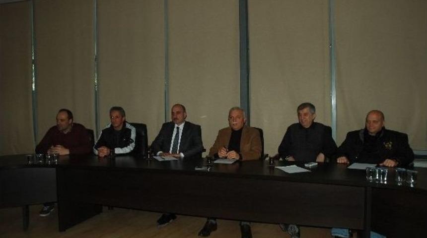 Sakaryaspor Kul&uuml;p Başkanı Selahattin Aydın&rsquo;dan Değerlendirme Toplantısı