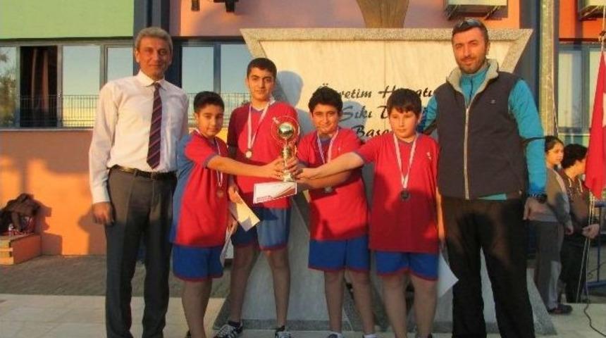 Masa Tenisine Başarı Damgası