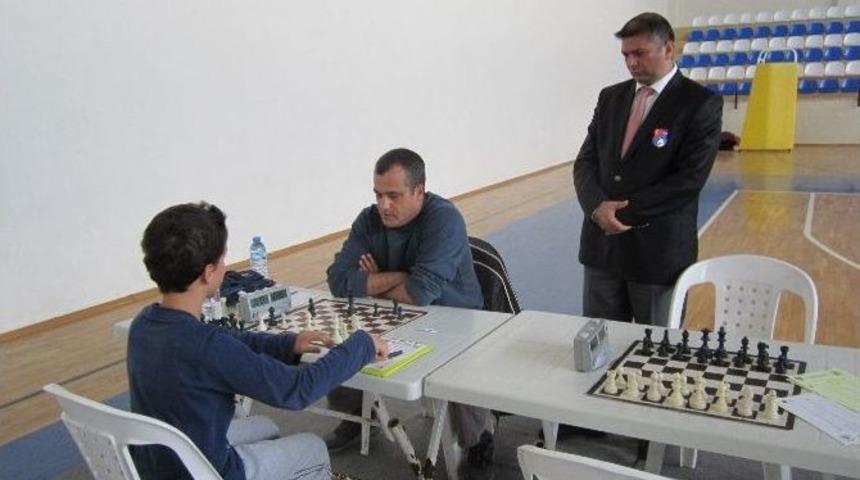 Manavgat&rsquo;ta Ata&rsquo;yı Anma Satran&ccedil; Turnuvası