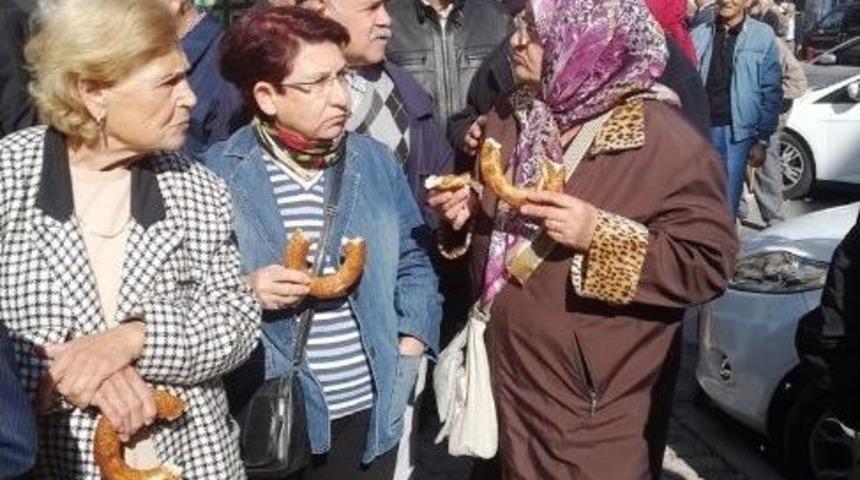 65 Yaş Kart Kuyruğu, Yaşlıları &Ccedil;ileden &Ccedil;ıkardı