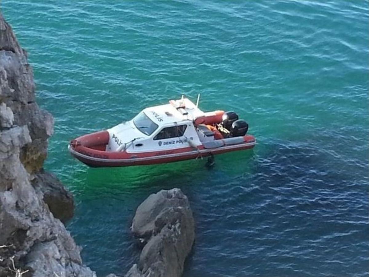 Denize Atlayan Liseli Kızı Deniz Polisi Kurtardı