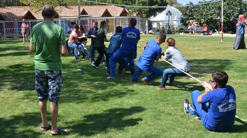 Unutamayacakları Bir Gün Yaşadılar