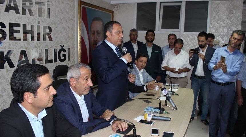 Ak Parti İl Başkanlığı G&ouml;revini Muzaffer Aslan Devraldı