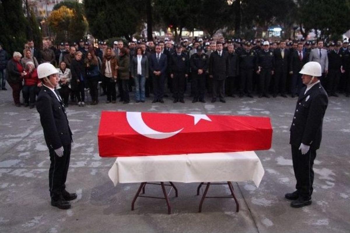 Evinde &Ouml;l&uuml; Bulunan Koruma Polisi T&ouml;renle Memleketine Uğurlandı
