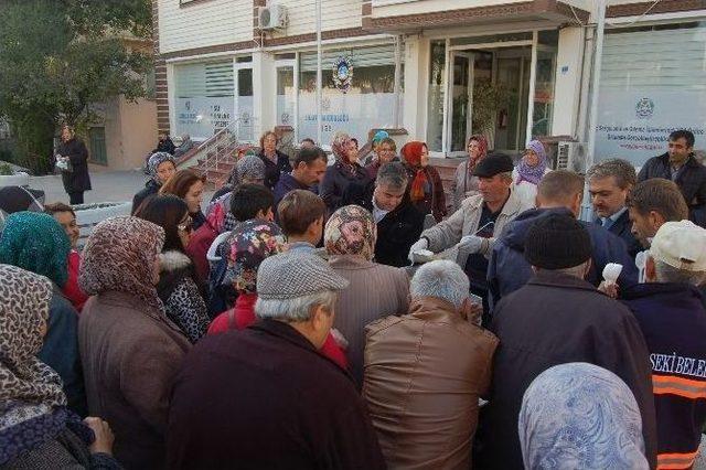 Lapseki Belediyesinden Aşure İkramı 3