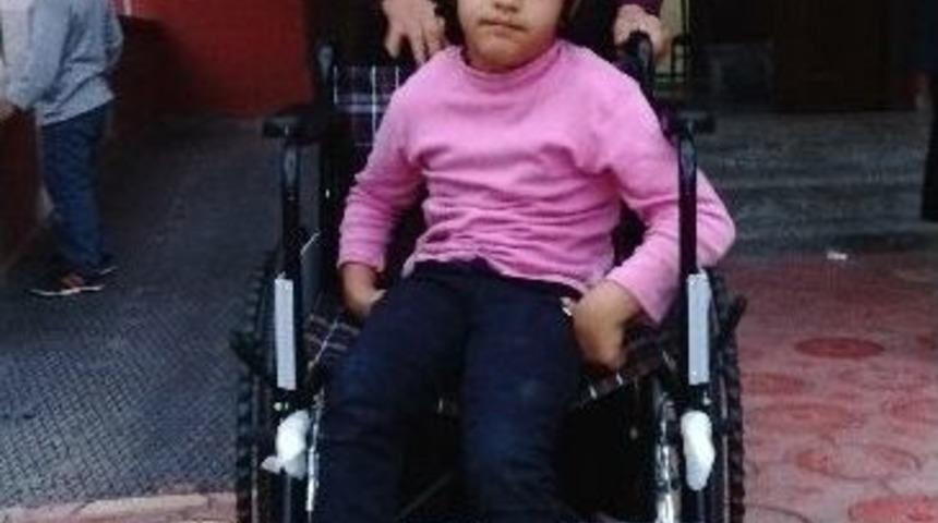 Tekerlekli Sandalyesi &Ccedil;alınan B&uuml;şranur&rsquo;u Hayırsever İşadamı G&uuml;ld&uuml;rd&uuml;