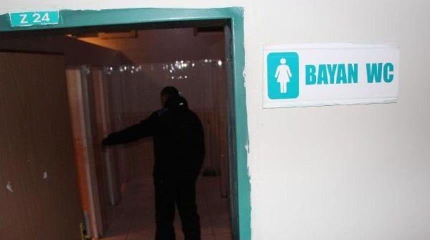 Hastanenin Tuvaletinde Doğum Yaptı, Bebeği Bırakıp Ka&ccedil;tı