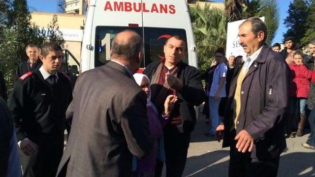 Ambulans, Hastane &Ouml;n&uuml;nde Yaşlı Kadına &Ccedil;arptı 2