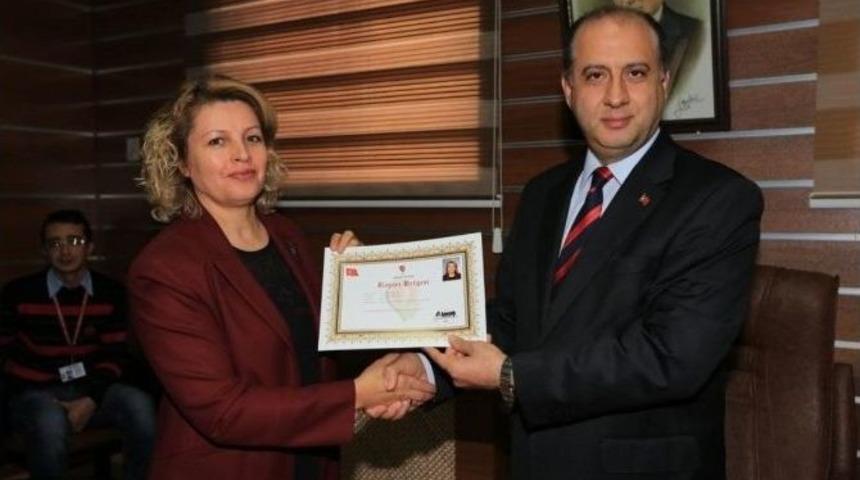 Vali &Ccedil;omaktekin&rsquo;den Sağlık Personeline Başarı Belgesi
