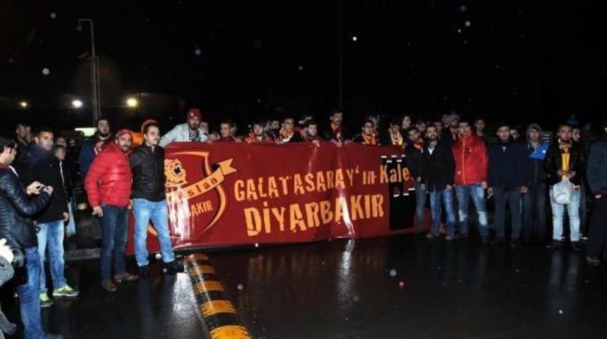 Galatasaray'a Diyarbakır'da Coşkulu Karşılama