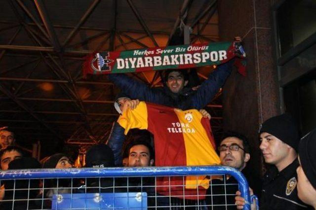 Galatasaray'a Diyarbakır'da Coşkulu Karşılama