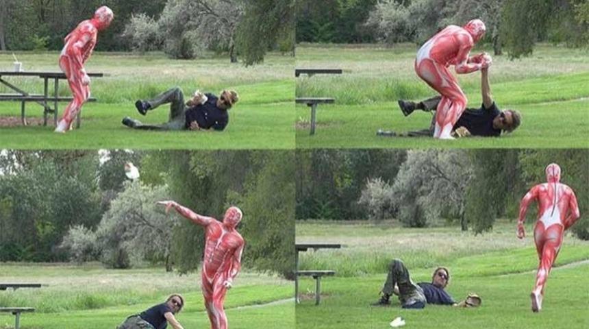 D&uuml;ş&uuml;nsenize Vegansınız Ve Size Etle Saldırıyorlar... &Ccedil;ıldırırsınız!