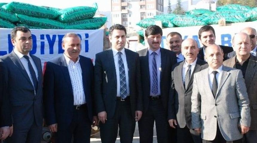 Tokat Belediyesi&rsquo;nden 500 Aileye K&ouml;m&uuml;r Yardımı