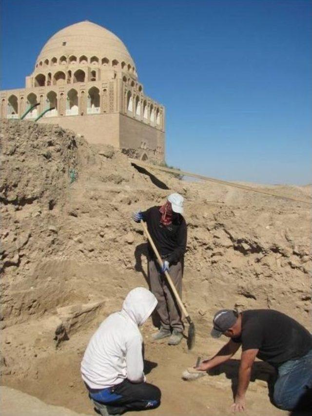 Sultan Alparslan Türbesi Arkeolojik Kazı Çalışmalarının 1. Sezonu Tamamlandı