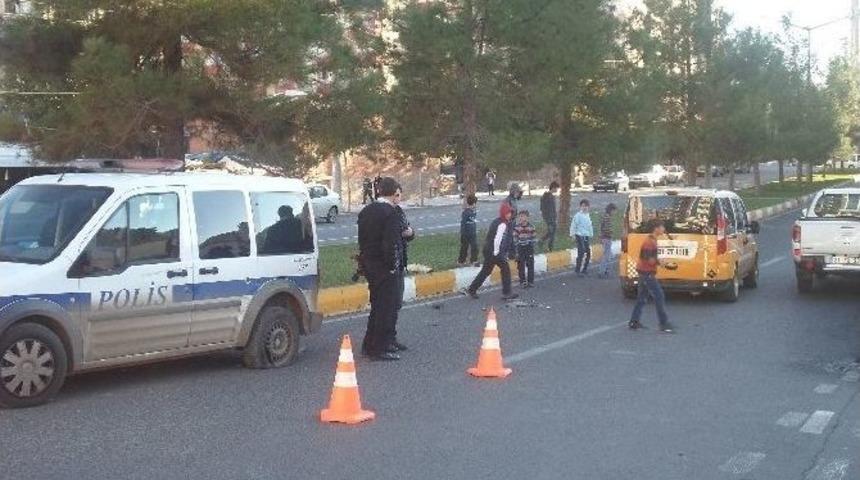 Diyarbakır&rsquo;da Polis Otosu İle Ticari Taksi &Ccedil;arpıştı