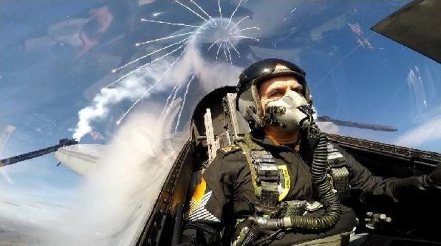 Hava Kuvvetleri Komutanı Akın &Ouml;zt&uuml;rk'&uuml;n 'solot&uuml;rk' U&ccedil;uşu Nefes Kesti