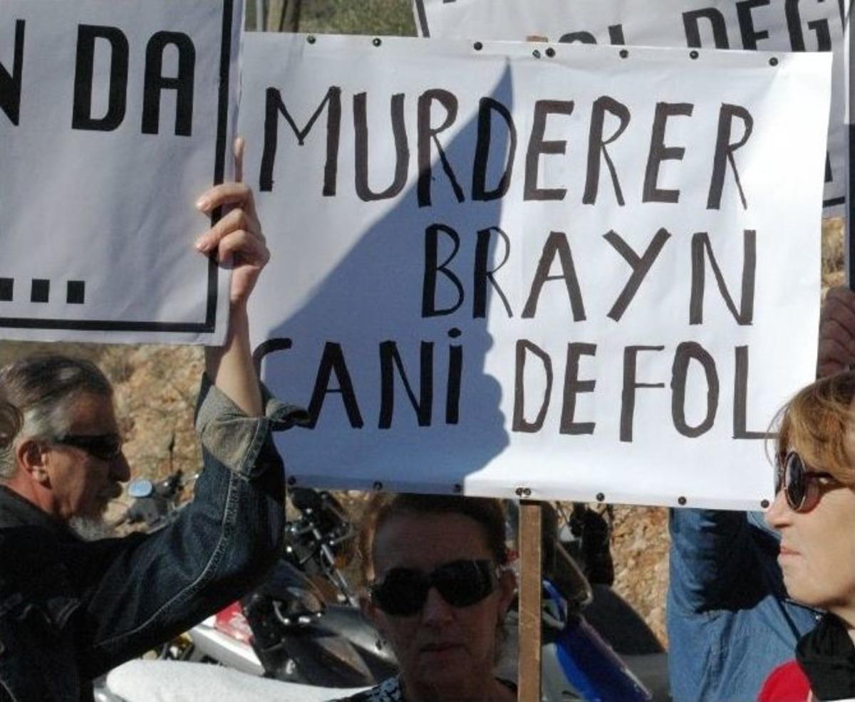 K&ouml;peğini &Ouml;ld&uuml;ren İngiliz Vatandaşının Evine Y&uuml;r&uuml;d&uuml;ler