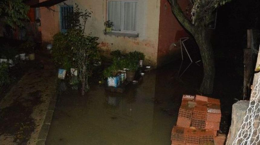 K&ouml;yde 3 Evi Su Bastı