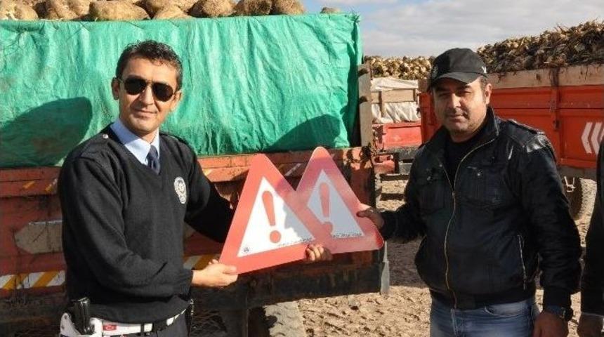 Yerköy Bölge Trafik Ekiplerinden Çiftçilere Reflektör