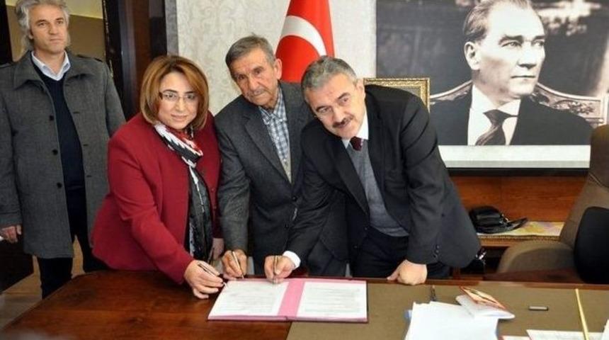 Ko&ccedil;arlı&rsquo;ya Hayırsever Desteği İle İmam Hatip Ortaokulu Kazandırılacak