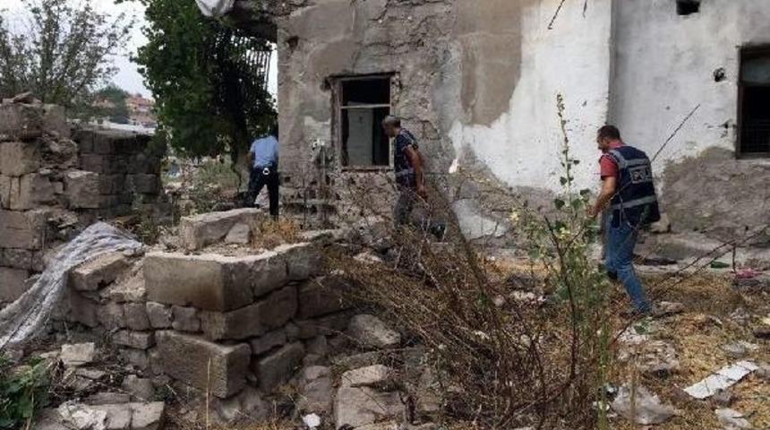 Narkotik Polisinden Metruk Evlere Baskın