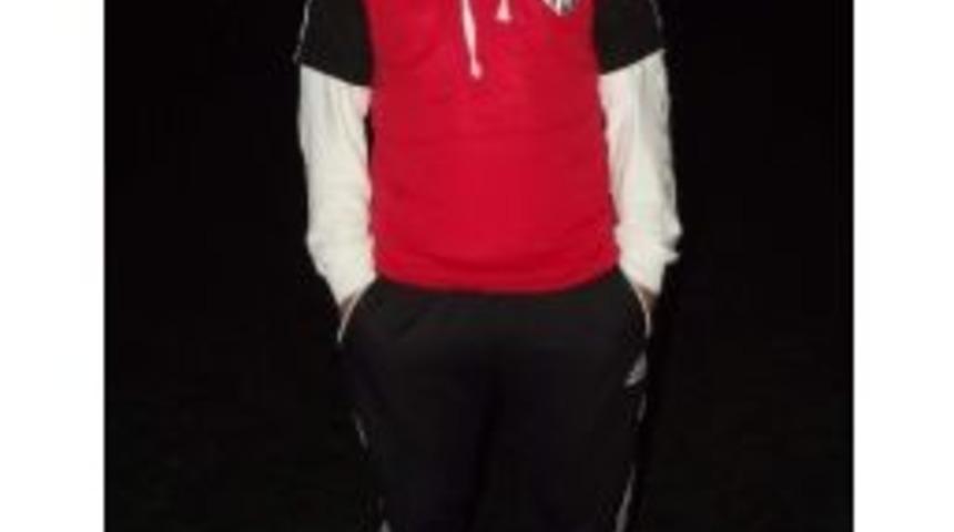 Kırmızı, Oyundan Memnun