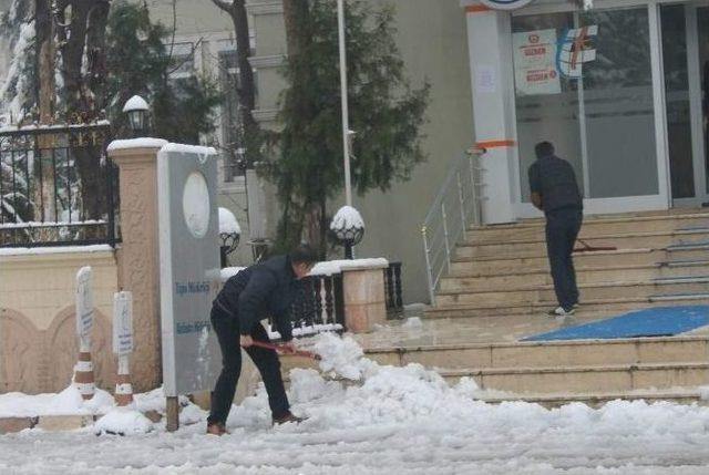 Siirt&rsquo;e Yılın İlk Karı D&uuml;şt&uuml; 1